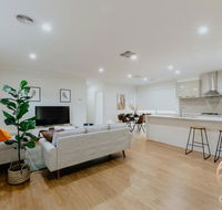 118 Refreshing 3BR Werribee Family House - Accommodation NT