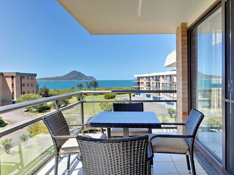 12 'Commodore', 6 Intrepid Close - Beautiful Water Views - NT Tourism 0