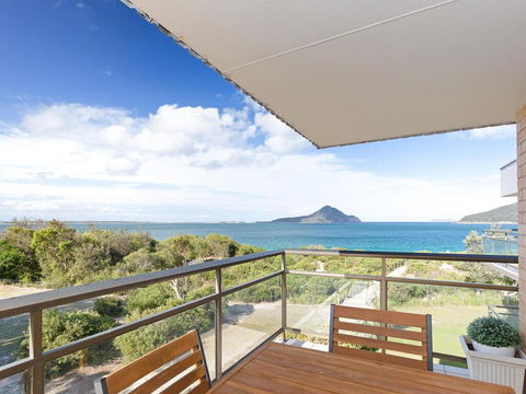 12 'Intrepid' 3 Intrepid Close - Right On The Beachfront - NT Tourism 0