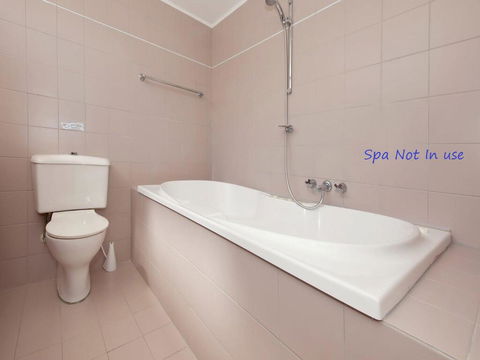 12 'Le Vogue', 16 Magnus St - Sensational Water Views, Lift, Pool & Tennis Court - NT Tourism 3