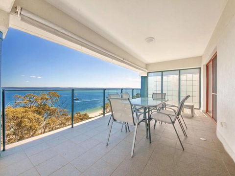 12 'Le Vogue', 16 Magnus St - Sensational Water Views, Lift, Pool & Tennis Court - NT Tourism 0