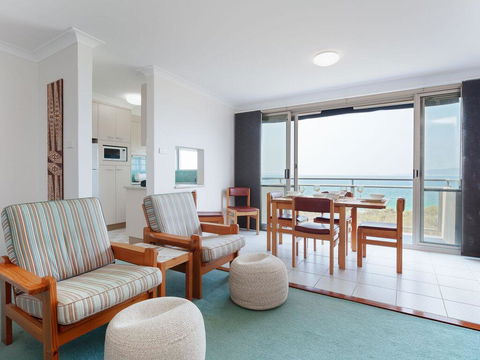 12 'Ocean Shores', 27 Weatherly Cl - Waterfront Unit With Sensational Water Views, WIFI & Air Conditioning - NT Tourism 3