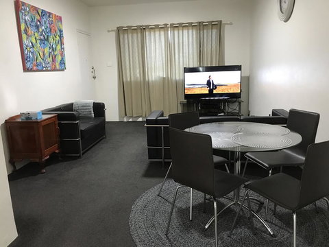 14 Elizabeth St - Accommodation NT 2