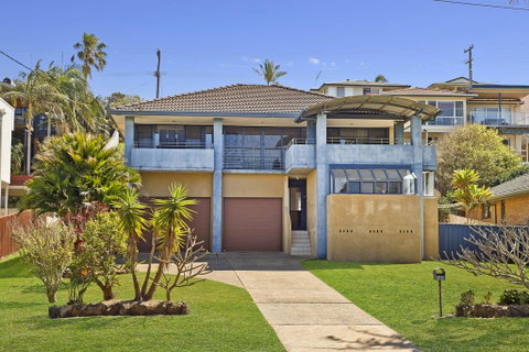 143 Matthew Flinders Drive, Port Macquarie - Accommodation NT 1