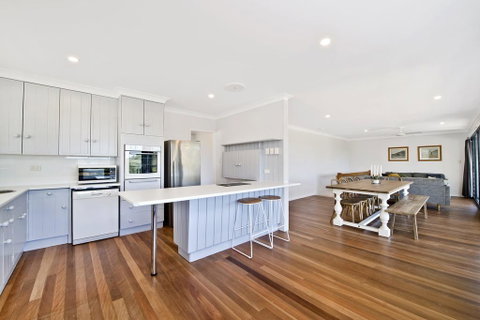 143 Matthew Flinders Drive, Port Macquarie - Accommodation NT 3