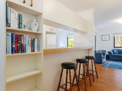 2 'Carindale', 19-23 Dowling Street - Pool, Tennis Court, Close To Town - NT Tourism 1