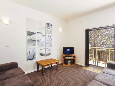 2 'Fiddlers Green' 62 Magnus Street - Ground Floor Unit Walking Distance To Nelson Bay - NT Tourism 3