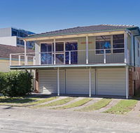 2 'Hibiscus Court' 9 Government Road - fantastic air conditioned 3 bedroom unit