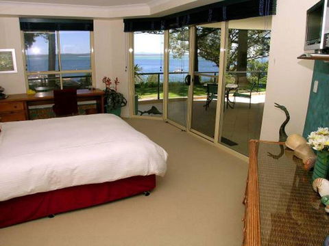 2 'Magnus Pines' 52-56 Magnus Street - Stunning Unit With Aircon, Water Views & Foxtel - NT Tourism 1