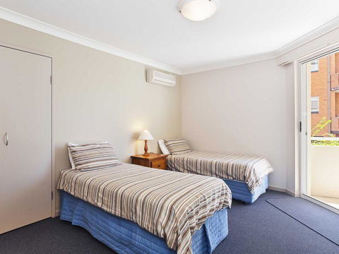 2 'Seashells' 21-23 Magnus Street - Pool , Lift , Aircon - NT Tourism 1