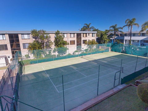 2 'The Dunes', 38 Marine Drive - Pool, Tennis Court And So Close To The Beach - Accommodation NT 3
