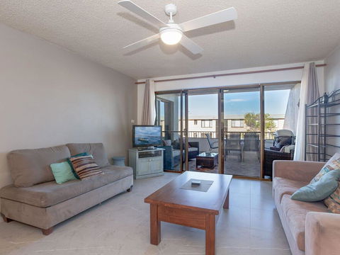 2 'The Dunes', 38 Marine Drive - Pool, Tennis Court And So Close To The Beach - Accommodation NT 2