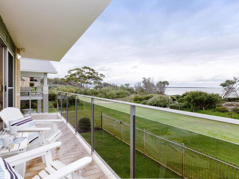 2 'The Helm' 22 Voyager Cl - Stunning Waterfront Unit With Air Conditioning - NT Tourism 0