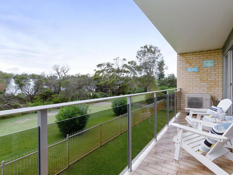 2 'The Helm' 22 Voyager Cl - Stunning Waterfront Unit With Air Conditioning - NT Tourism 1