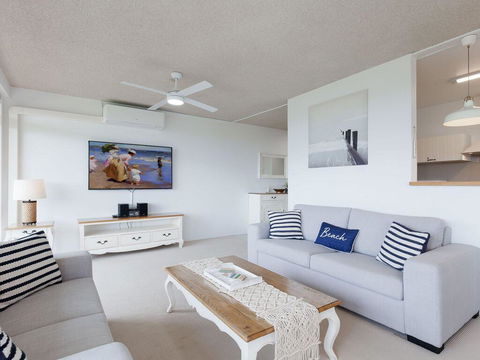 2 'The Helm' 22 Voyager Cl - Stunning Waterfront Unit With Air Conditioning - NT Tourism 3