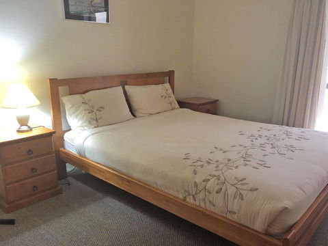 2 'Tradewinds', 110 Victoria Parade - Fantastic Unit With Waterviews & Close To The Marina - NT Tourism 2