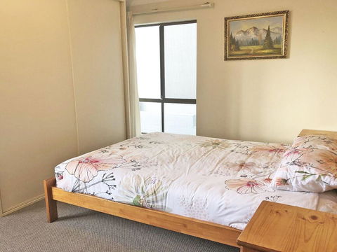 2 'Tradewinds', 110 Victoria Parade - Fantastic Unit With Waterviews & Close To The Marina - NT Tourism 1