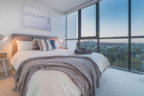 2 Bed Brisbane Resort Apartment - Accommodation NT 3