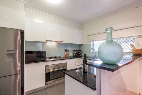 2 Bedroom With Parking & AC Close To Beach & City - NT Tourism 3