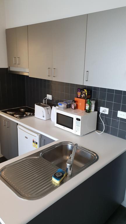 2 Bedrooms CBD FREE Tram Apartment (Melb Central, China Town, Queen Victoria Market, Melbourne University, RMIT, Etc) - Accommodation NT 2
