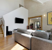 2 Marma Retreat with jacuzzi heated pool pet friendly Foxtel - Accommodation NT