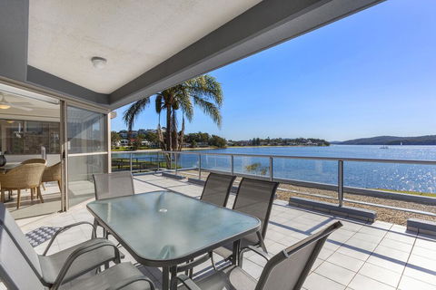 2 The Shores Soldiers Point - Waterfront - Uninterrupted Water Views INCLUDING ALL LINEN & TOWELS, Free Wi-Fi - Accommodation NT 0
