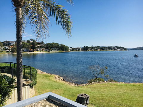 2 The Shores Soldiers Point - Waterfront - Uninterrupted Water Views INCLUDING ALL LINEN & TOWELS, Free Wi-Fi - Accommodation NT 2