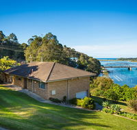 2 Water Crescent - Retro Haven - NT Tourism