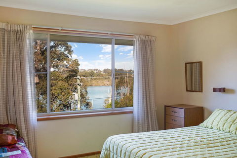 2 Water Crescent - Retro Haven - NT Tourism 3