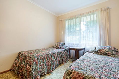 2 Water Crescent - Retro Haven - NT Tourism 1