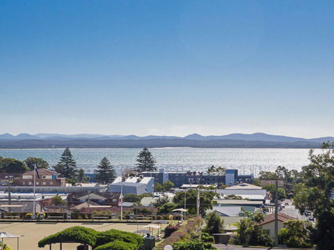 211 'The Landmark', 61B Dowling Street - Resort Style Holiday With Pool, Games Room & Restaurant - NT Tourism 0