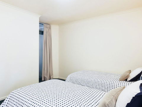 211 'The Landmark', 61B Dowling Street - Resort Style Holiday With Pool, Games Room & Restaurant - NT Tourism 2