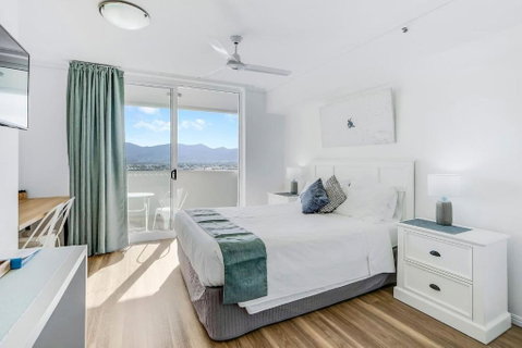 Cairns Central Getaway - A Sleek City Studio - Accommodation NT 0