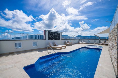 Cairns Central Getaway - A Sleek City Studio - Accommodation NT 2