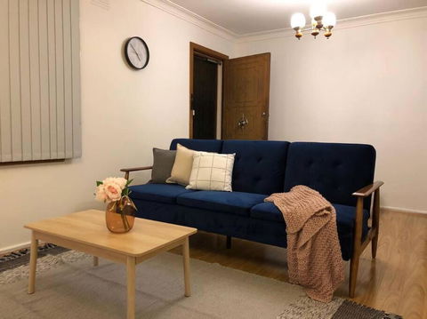 CAMPBELLTOWN HOLIDAY HOME 3 BED + FREE PARKING NCA039 - Accommodation NT 3