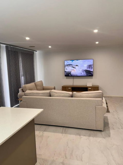 Canberra 3 Bedroom Home To Remember - NT Tourism 0