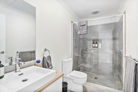 CASA EMEC- PETS WELCOME Luxury, Aircon, Walk To The Shops And Beach! Outdoor Shower And Garage Parking - Accommodation NT 4