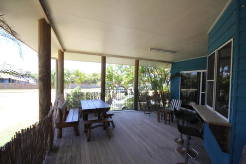 CASTAWAY BEACH HOUSE- NO Parties - NO Pets - Accommodation NT 3