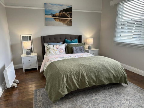 Daisy Cottage On Duke 2BR - Accommodation NT 2