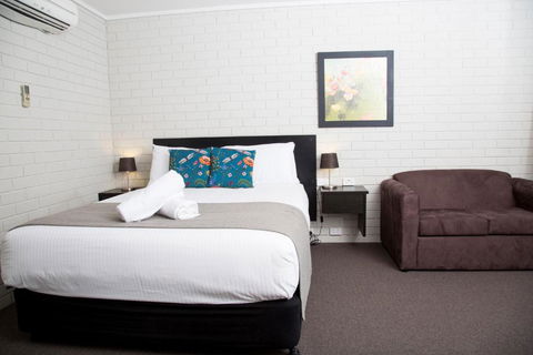 Crystal Fountain Motel Albury - NT Tourism 3