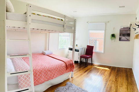 D122 Lovely London Home - Accommodation NT 4