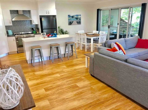 DELUXE Escape! Central, NEW & Spacious 3 Bed - Accommodation NT 0