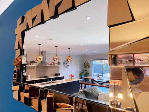 Designer Decor Home With 8Beds At Williams Landing - NT Tourism 1