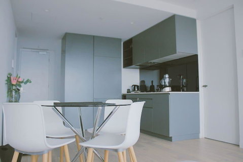 2Bed 2Bath Minimalist Apartment In CBD - Accommodation NT 0