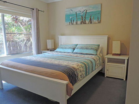 3 'Adriana' 83 Ronald Avenue - Unit With A Backyard - NT Tourism 3