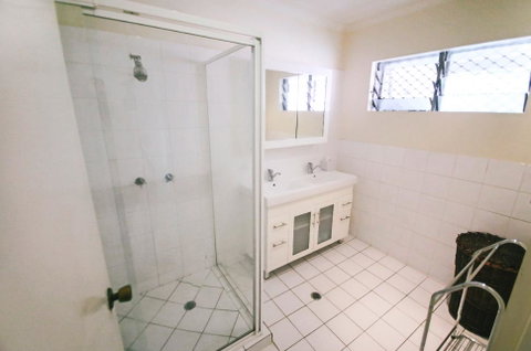 3 Bedroom Apartment // Spence St - Accommodation NT 2