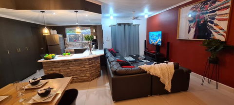 3 BEDROOM CITY ESCAPE - CHAMPAGNE STAYS Darwin - NT Tourism 1