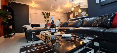 3 BEDROOM CITY ESCAPE - CHAMPAGNE STAYS Darwin - NT Tourism 0
