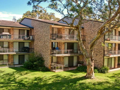 32 'Bay Parklands', 2 Gowrie Avenue - Fantastic Unit With Air Conditioning, Pool, Tennis Court & Spa - NT Tourism 3