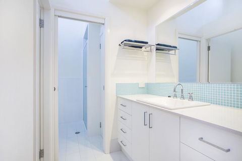 33 Bangalow - Narrawallee's Beautiful Bungalow - Accommodation NT 1